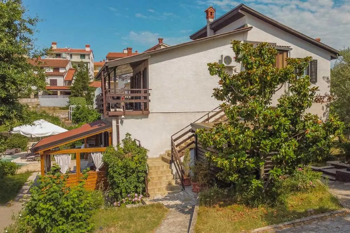 Apartments And Rooms With A Swimming Pool Pjescana Uvala, Pula - 19690 location