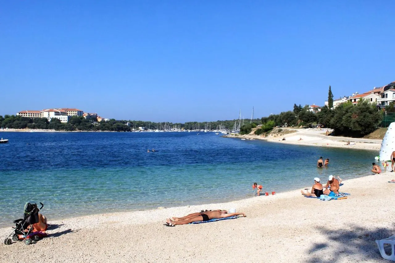 Guest house Apartments And Rooms With A Swimming Pool Pjescana Uvala, Pula - 19690 Croatia