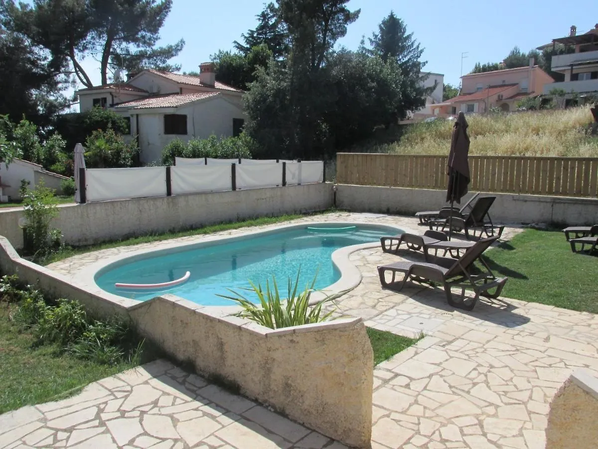 Apartments And Rooms With A Swimming Pool Pjescana Uvala, Pula - 19690 Guest house