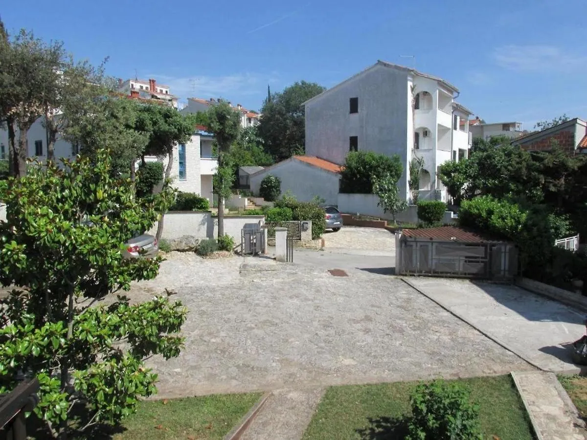 Apartments And Rooms With A Swimming Pool Pjescana Uvala, Pula - 19690